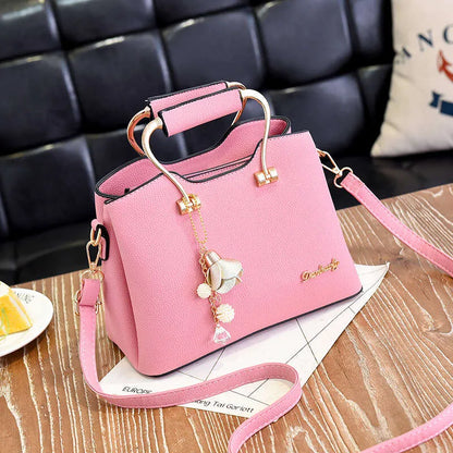 BOLSO TIPO CROSSBODY CON CORREA AJUSTABLE Y DISEÑO ELEGANTE