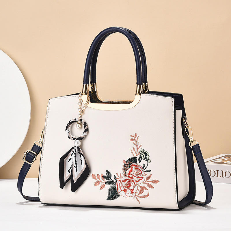 CARTE﻿RA DE DAMA HECHA EN CUERO SINTÉTICO CON CORREA DE HOMBRO DESMONTABLE