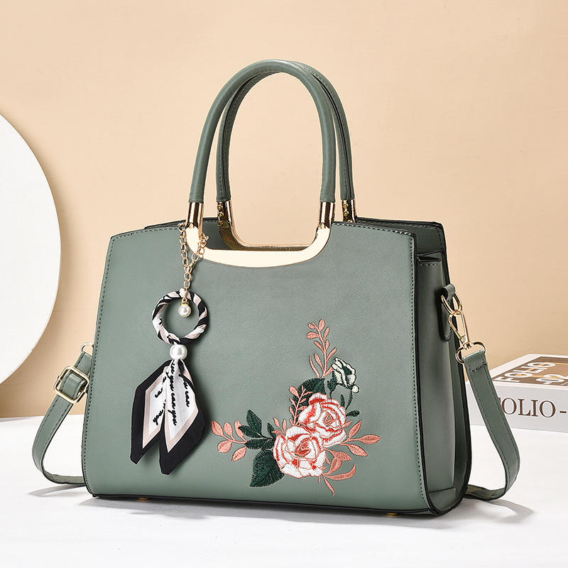 CARTE﻿RA DE DAMA HECHA EN CUERO SINTÉTICO CON CORREA DE HOMBRO DESMONTABLE